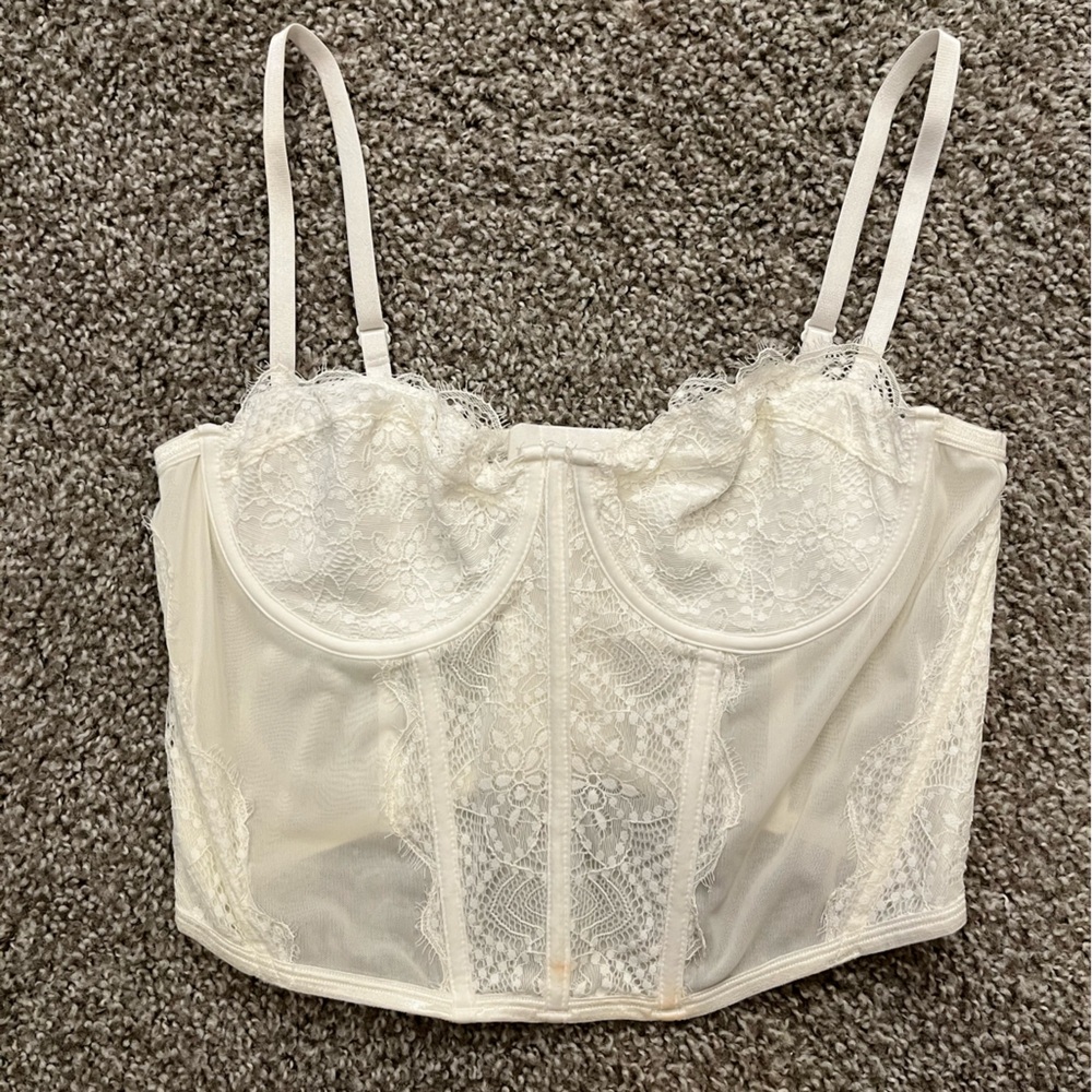 Urban Outfitters Lace Bustier in Cream